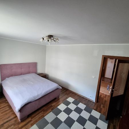Yla Apartments Piatra Neamţ Exterior foto