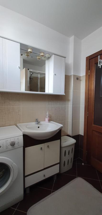 Yla Apartments Piatra Neamţ Exterior foto