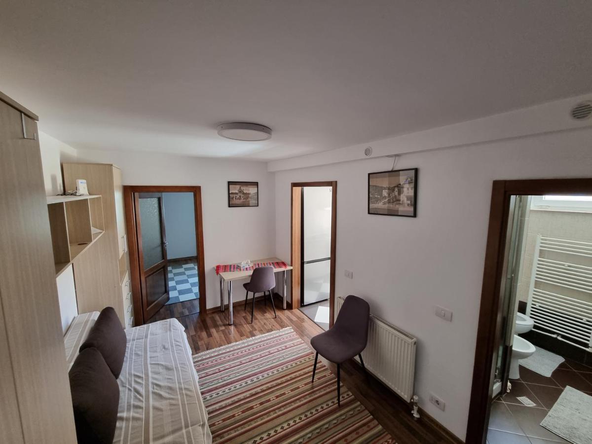 Yla Apartments Piatra Neamţ Exterior foto